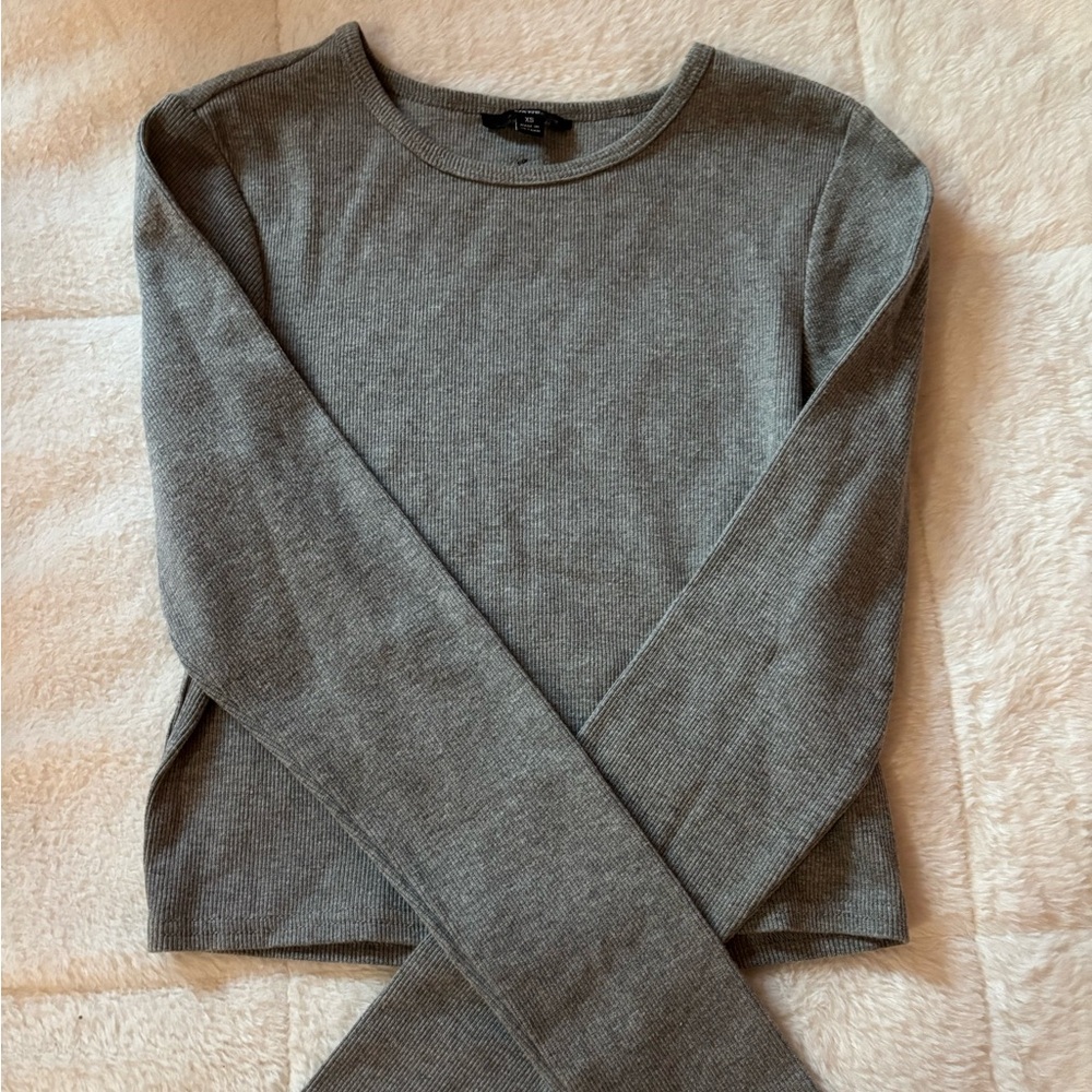 Women's Gray Long Sleeve Top